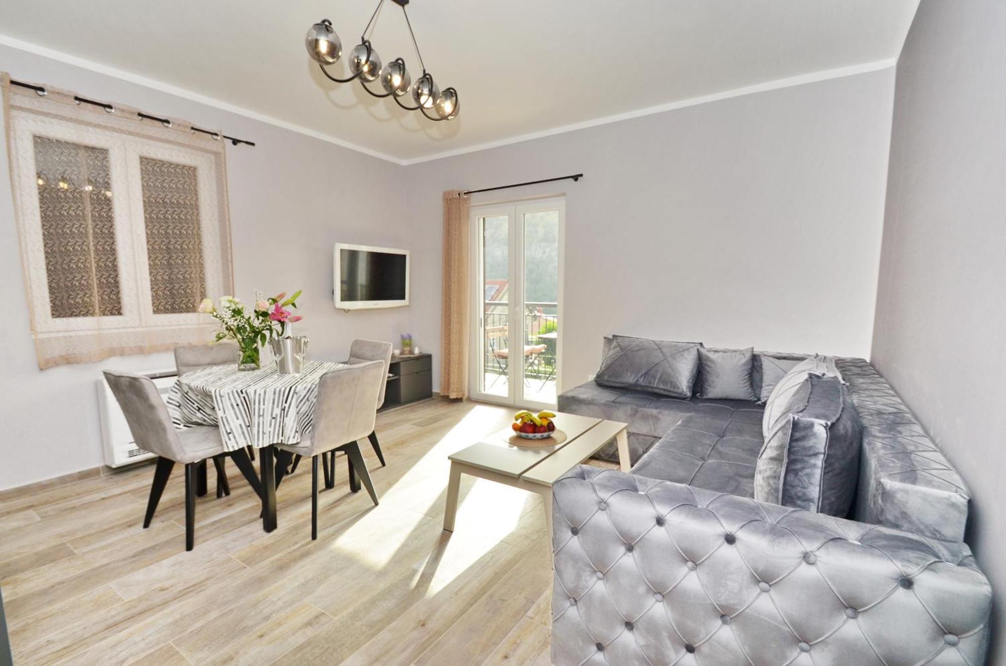 Apartments Orizzonte With Beautiful View Of The Bay Kotor Bagian luar foto