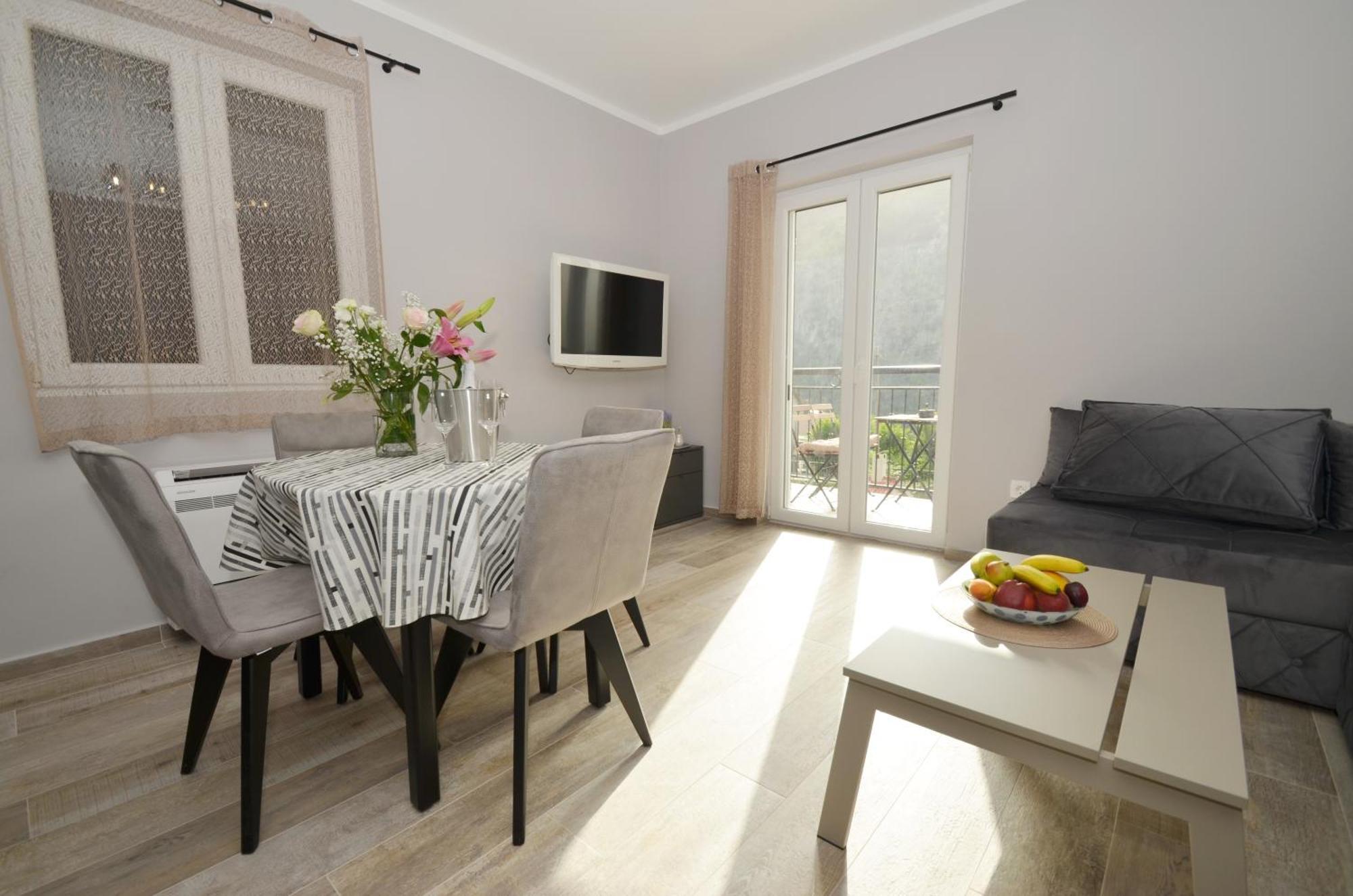 Apartments Orizzonte With Beautiful View Of The Bay Kotor Bagian luar foto