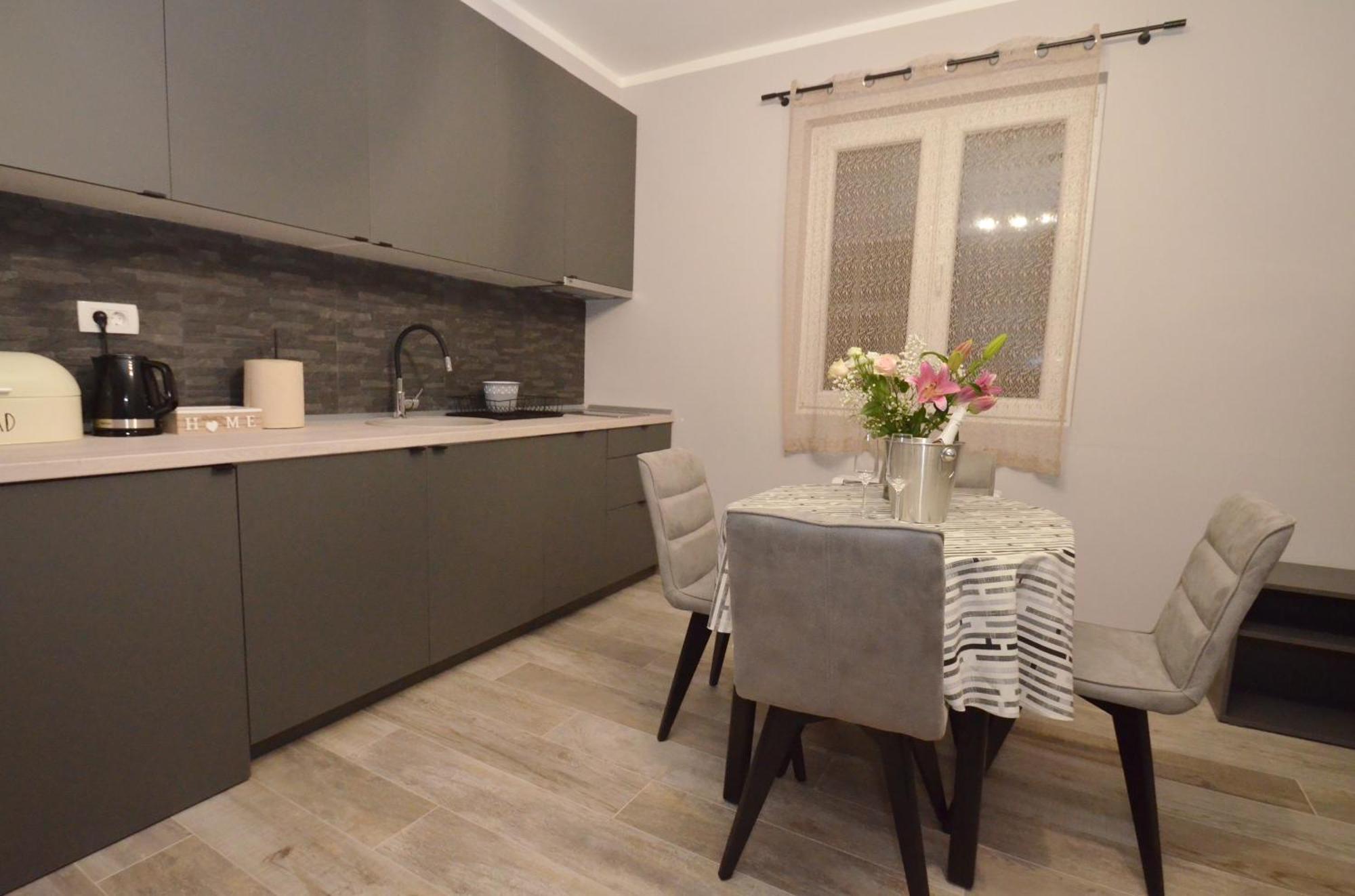 Apartments Orizzonte With Beautiful View Of The Bay Kotor Bagian luar foto
