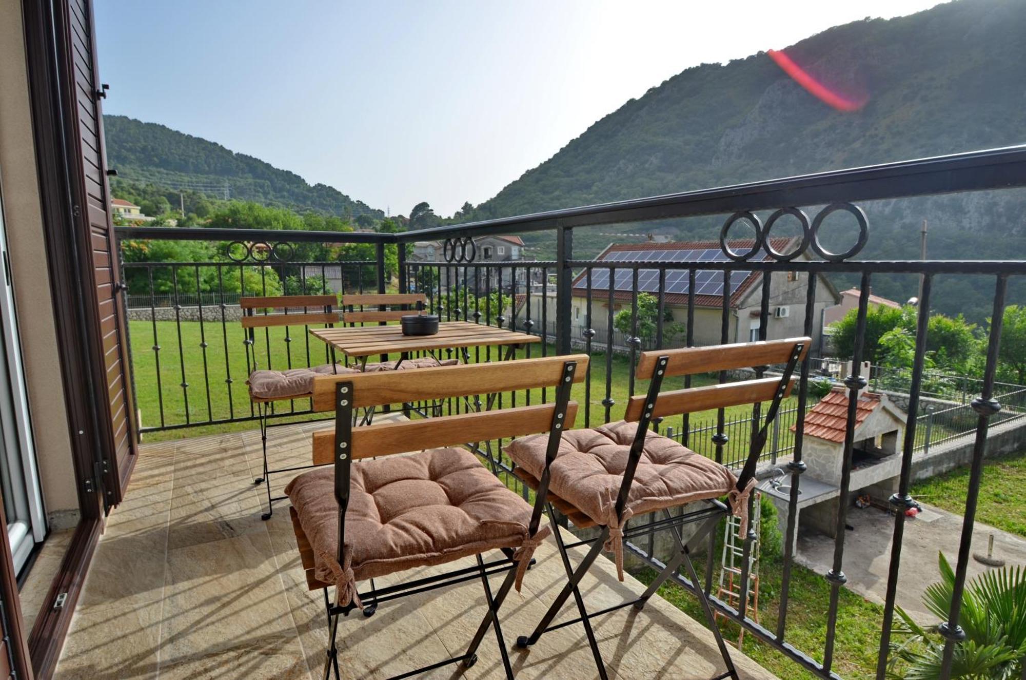 Apartments Orizzonte With Beautiful View Of The Bay Kotor Bagian luar foto