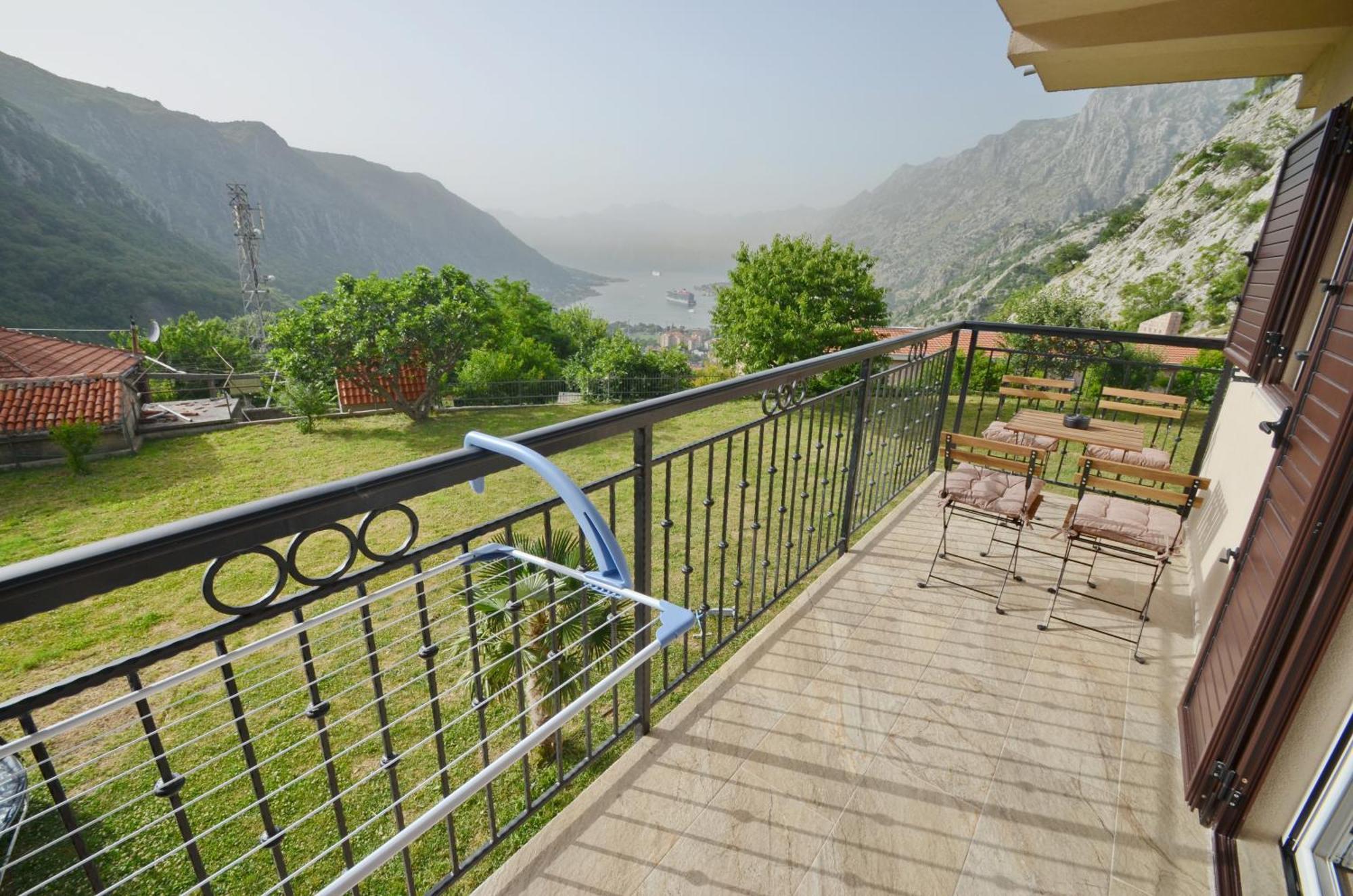Apartments Orizzonte With Beautiful View Of The Bay Kotor Bagian luar foto