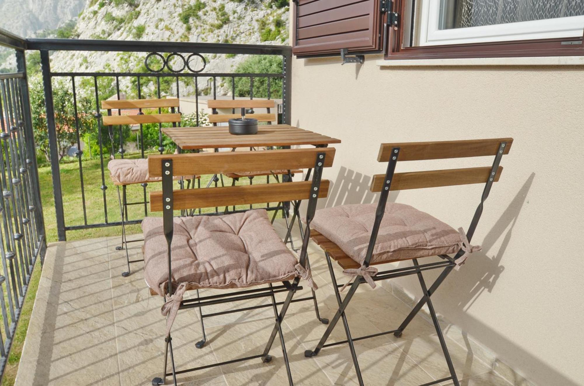Apartments Orizzonte With Beautiful View Of The Bay Kotor Bagian luar foto