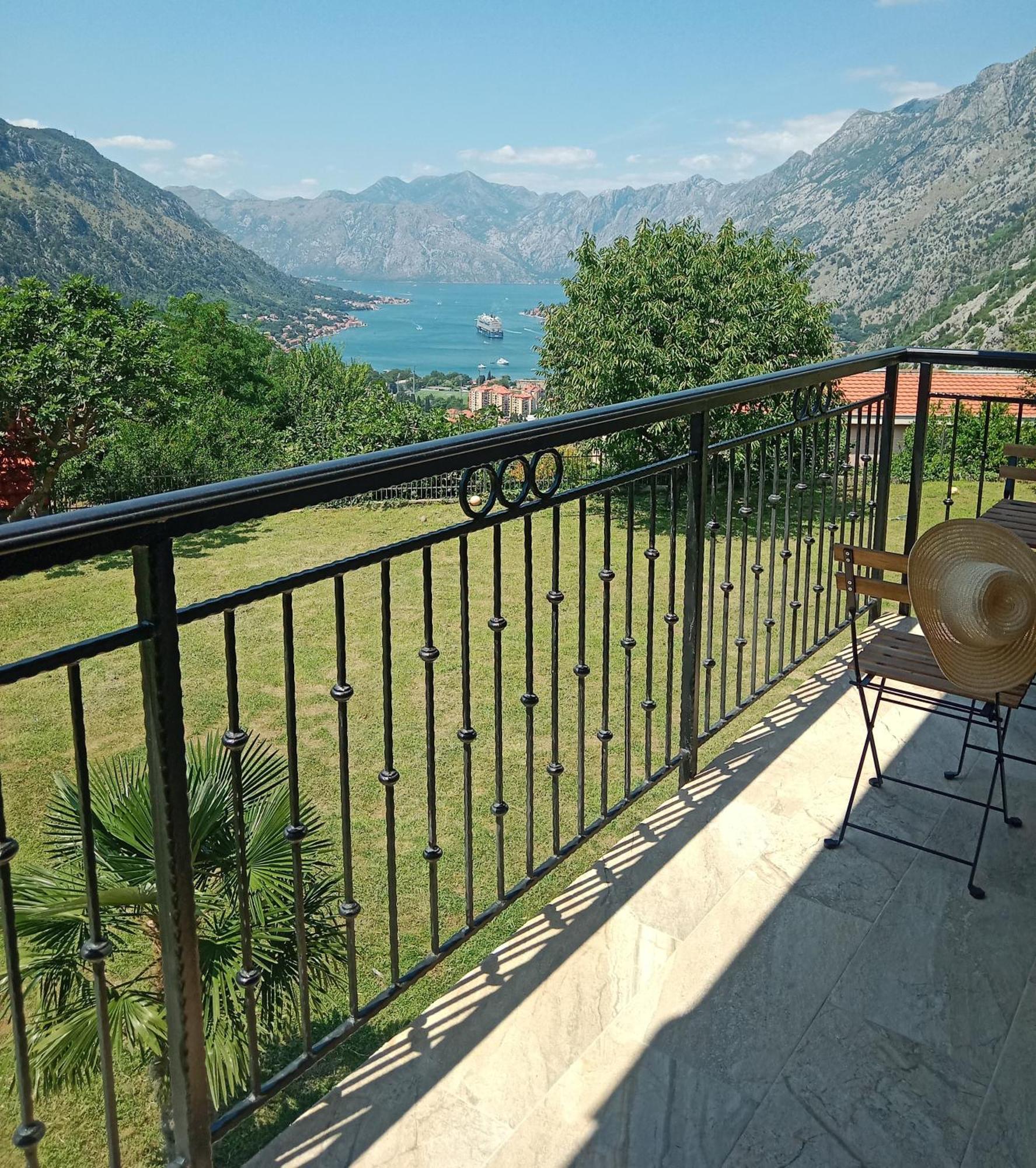 Apartments Orizzonte With Beautiful View Of The Bay Kotor Bagian luar foto